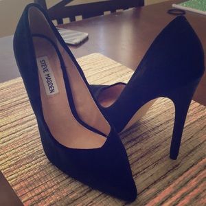 selling these black Steve Madden shoes never worn